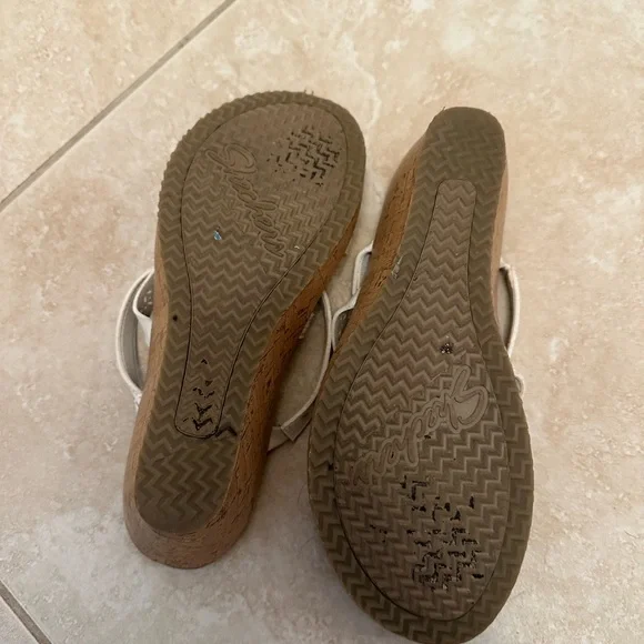 Skechers White Sandals with Crisscross Straps - Picture 6 of 6